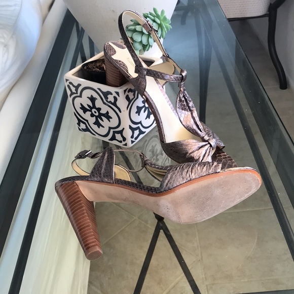 MAX STUDIO t-strap, metallic, pewter snake skin,heels size 10, stacked heels - Picture 2 of 5